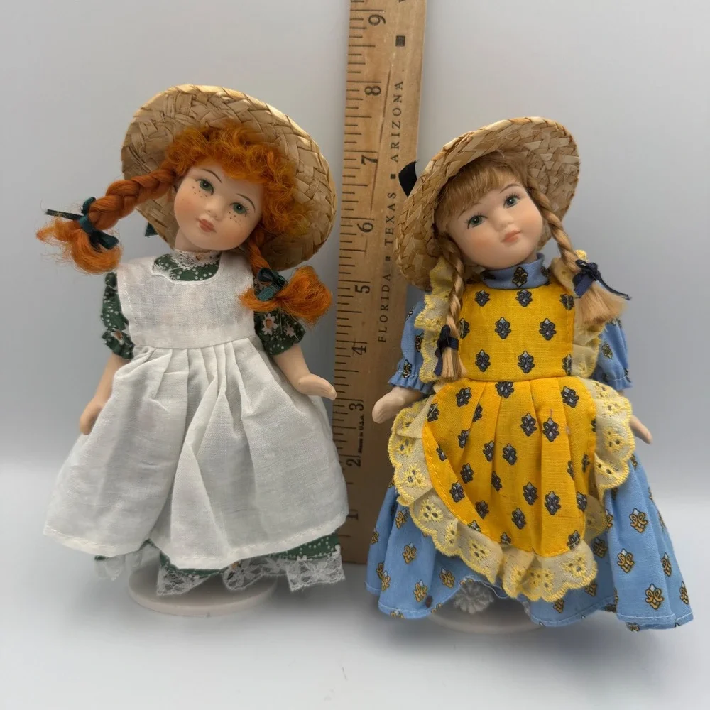 Set of 2 Porcelain Dolls‎ Redhead Blonde Girl Straw Hats Country Farm